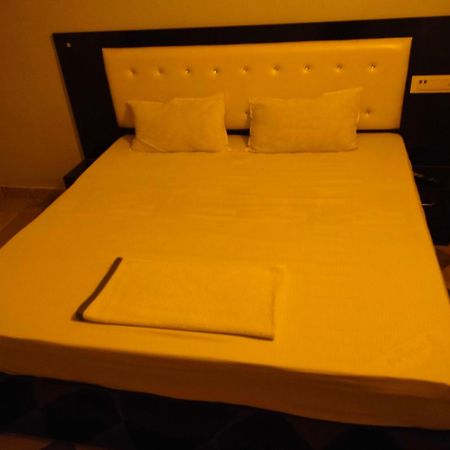 Oyo Palace Hotel Rohtak 外观 照片