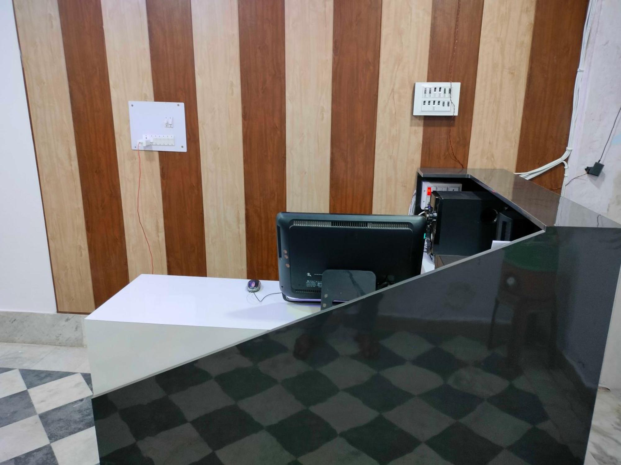 Oyo Palace Hotel Rohtak 外观 照片