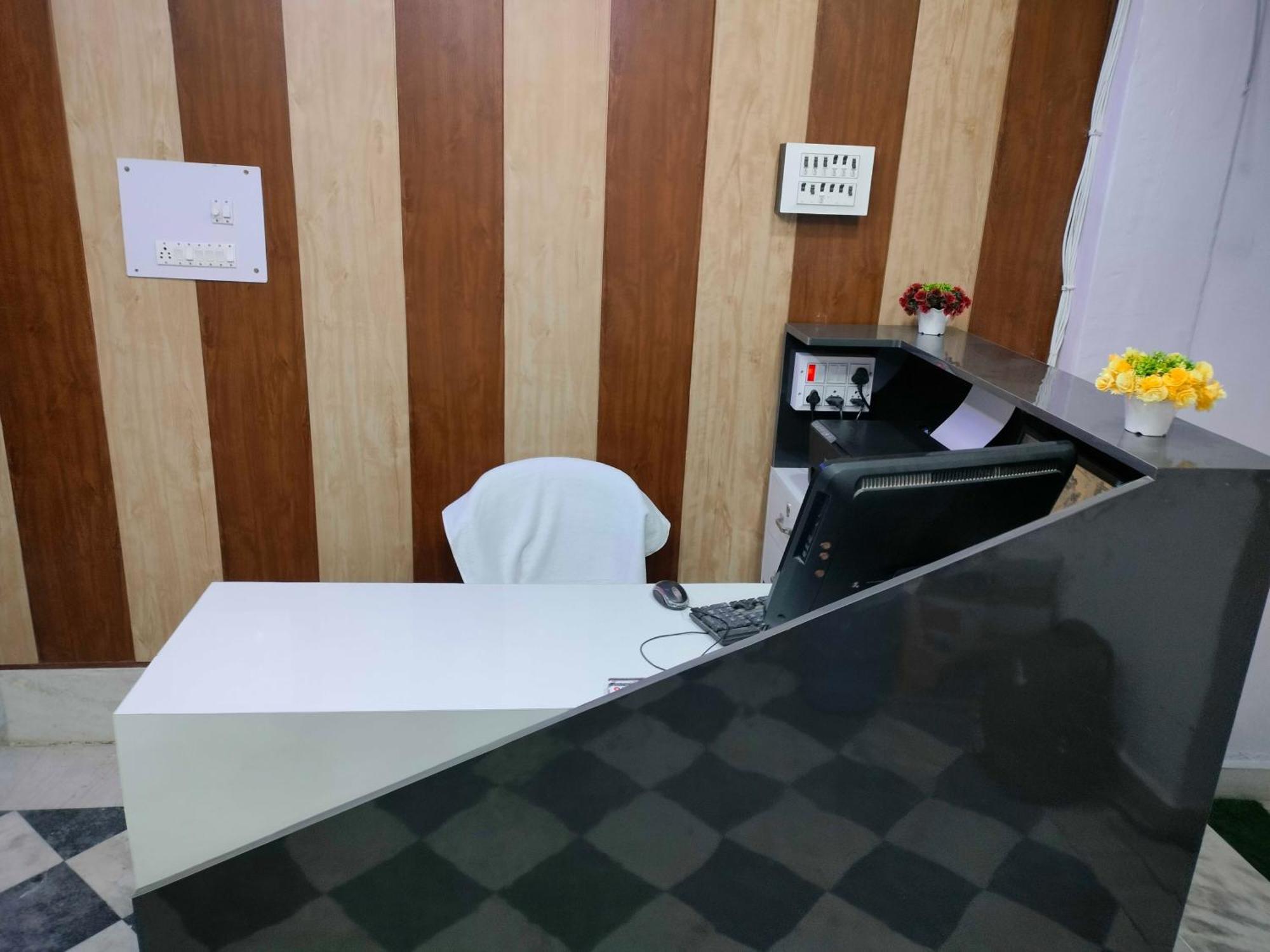 Oyo Palace Hotel Rohtak 外观 照片